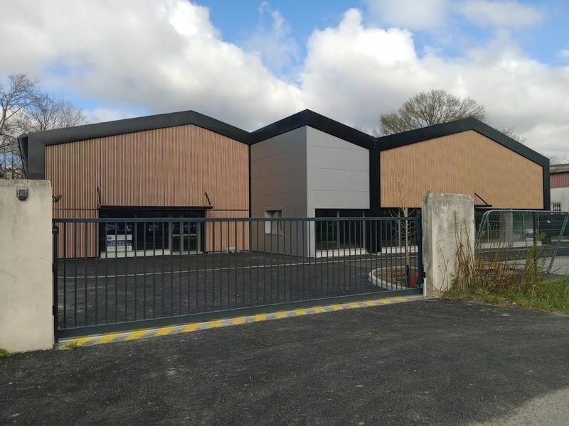 Local d'activité / Entrepôt - 976 m²