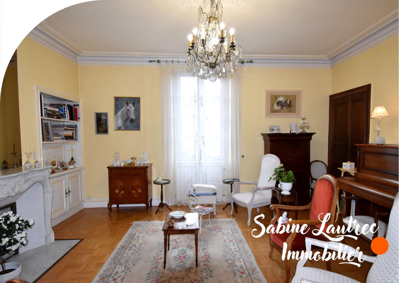 Maison - 233 m² - 7 pièces