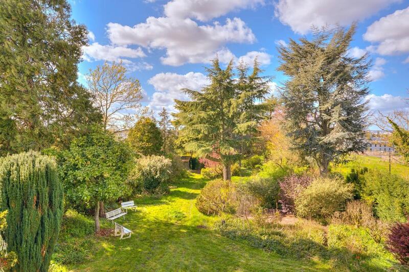 Maison - 201 m² - 7 pièces