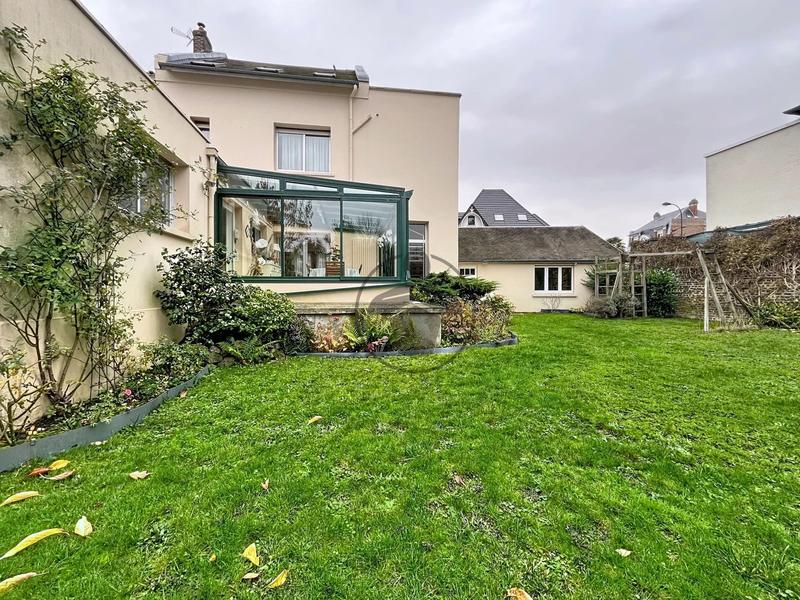 Maison - 232 m² - 6 pièces