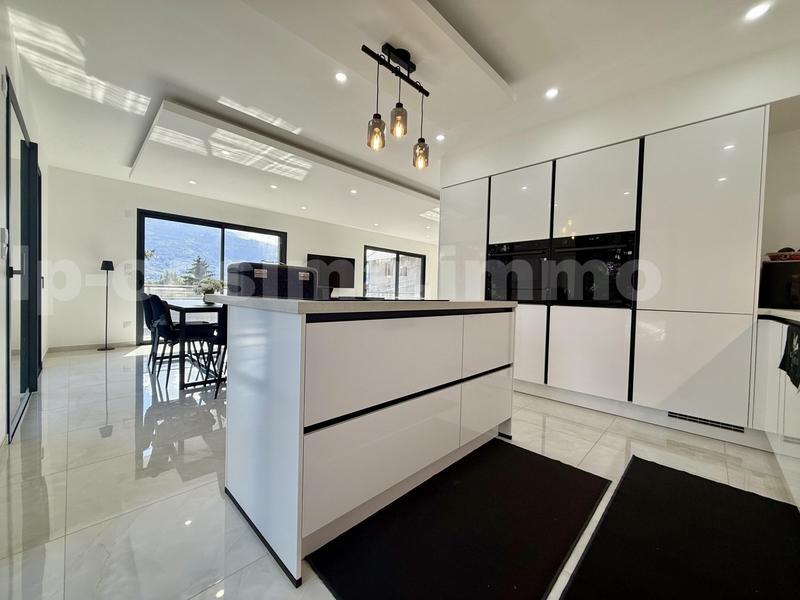 Villa - 190 m² - 6 pièces