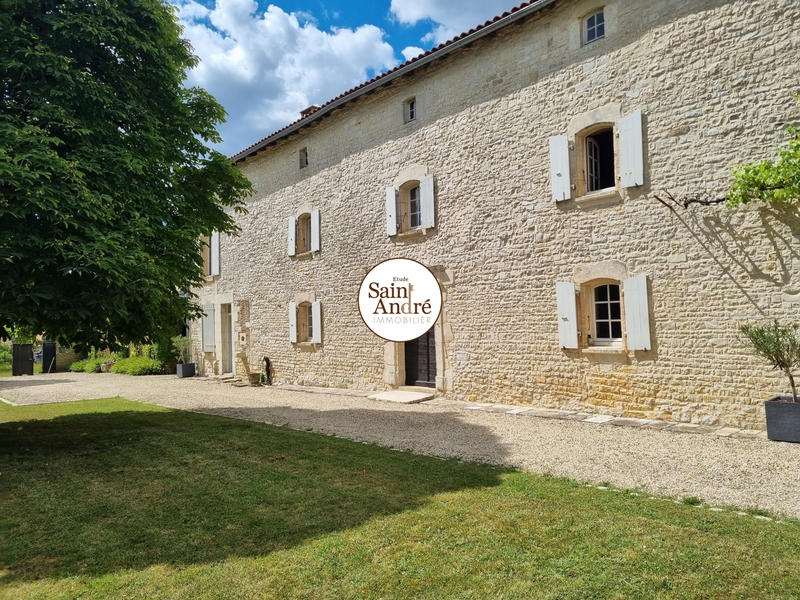 Maison - 230 m² - 7 pièces