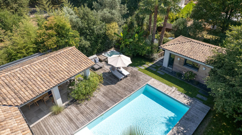 Maison - 225 m² - 9 pièces