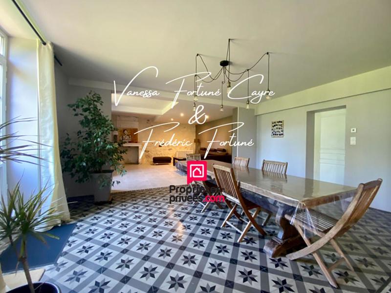 Maison - 325 m² - 10 pièces