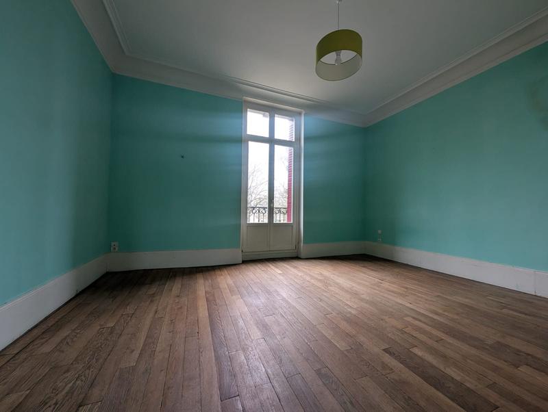 Maison - 217 m² - 10 pièces