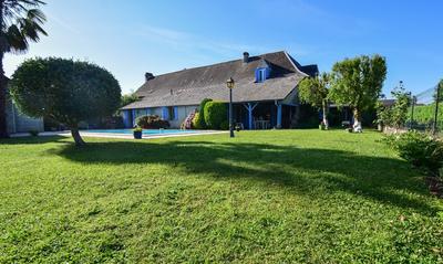 Maison - 313 m² - 8 pièces