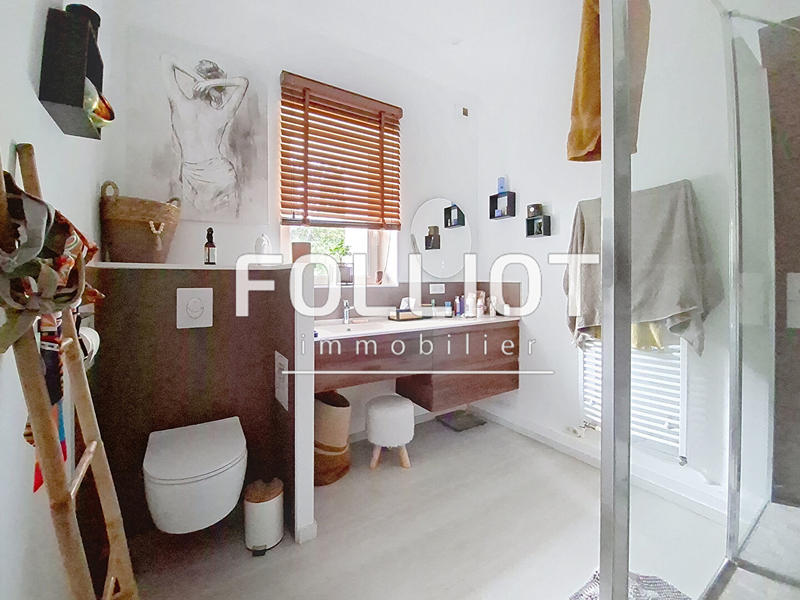 Maison - 248 m² - 7 pièces