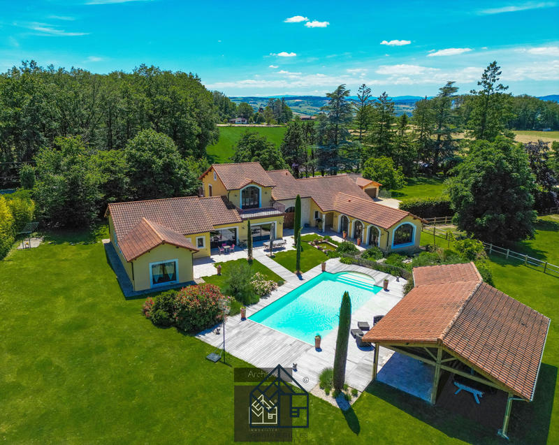 Maison - 393 m² - 13 pièces