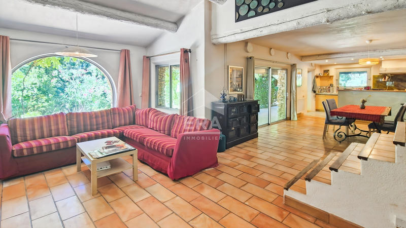 Maison - 270 m² - 9 pièces