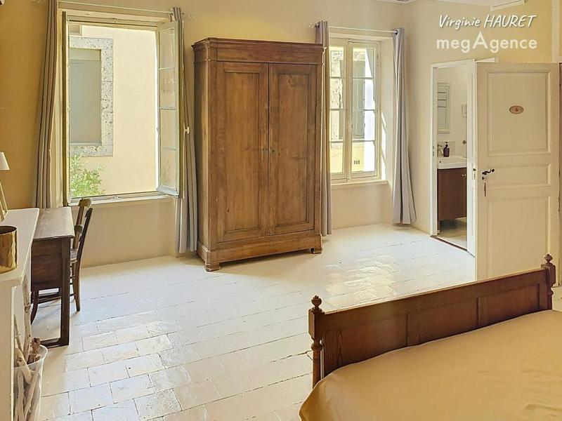 Maison - 270 m² - 10 pièces