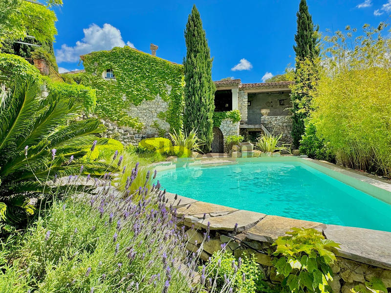 Maison de village - 400 m² - 21 pièces