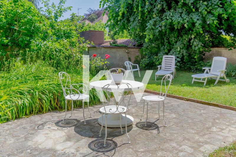 Maison - 256 m² - 9 pièces