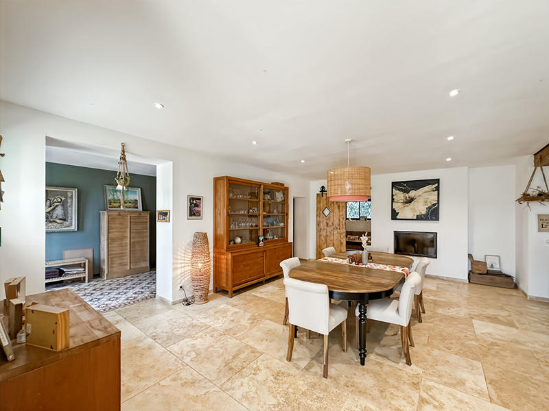 Maison - 260 m² - 8 pièces