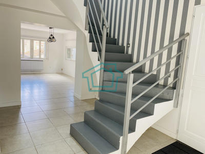 Maison - 90 m² - 5 pièces