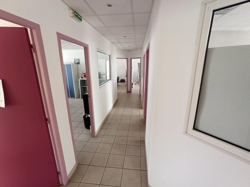 Bureau - 330 m²