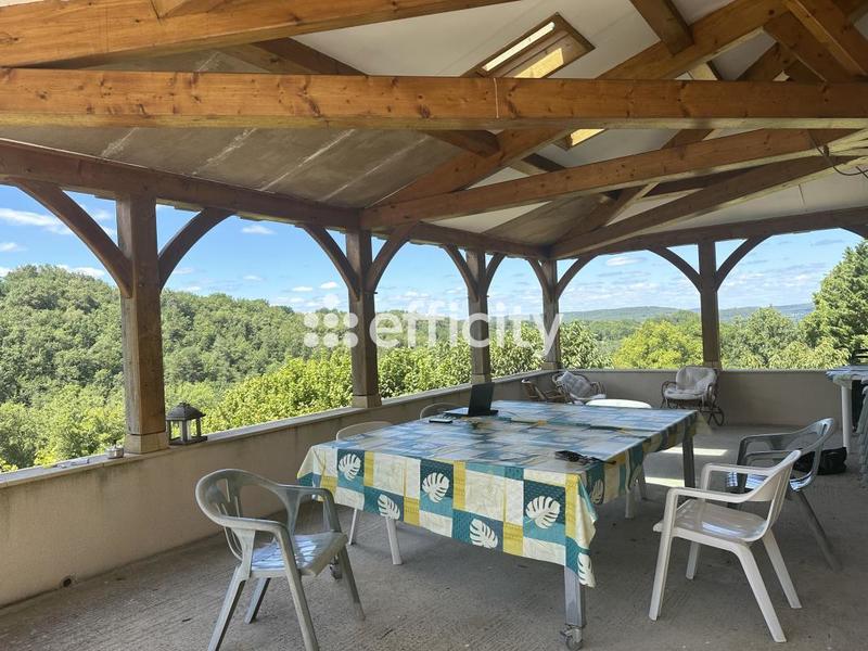 Maison - 211 m² - 8 pièces