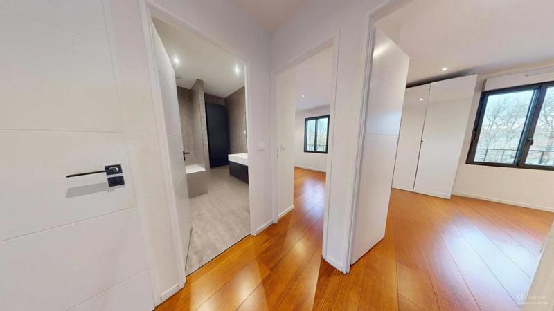 Maison - 203 m² - 8 pièces