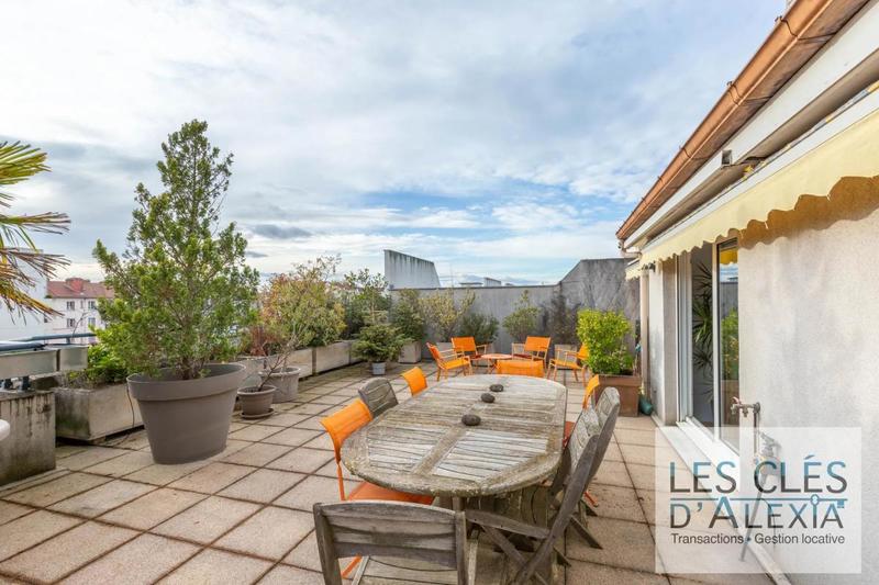 Appartement - 153 m² - 6 pièces