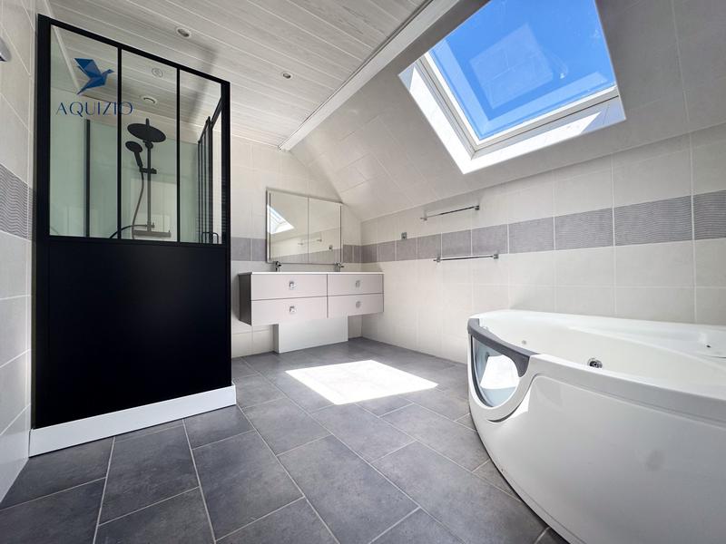 Villa - 261 m² - 8 pièces