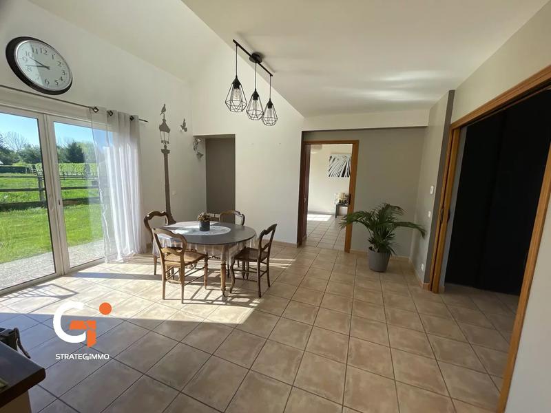 Maison - 220 m² - 8 pièces