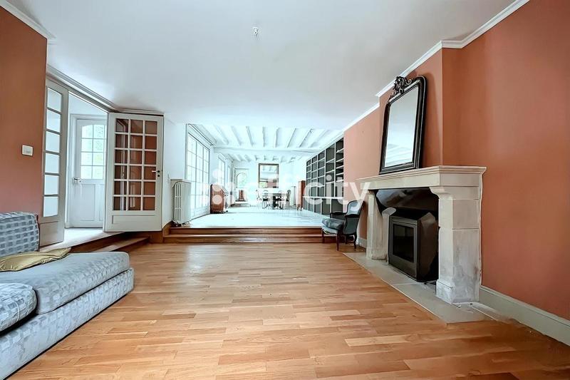 Maison - 240 m² - 9 pièces