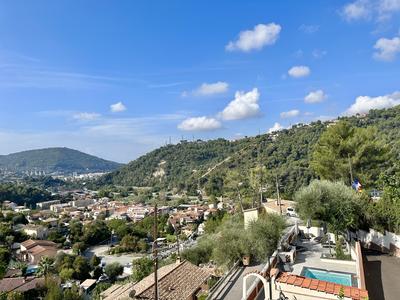 Maison - 216 m² - 7 pièces