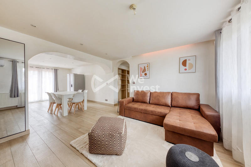 Maison traditionnelle - 237 m² - 10 pièces