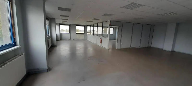 Entrepôt - 6 490 m²