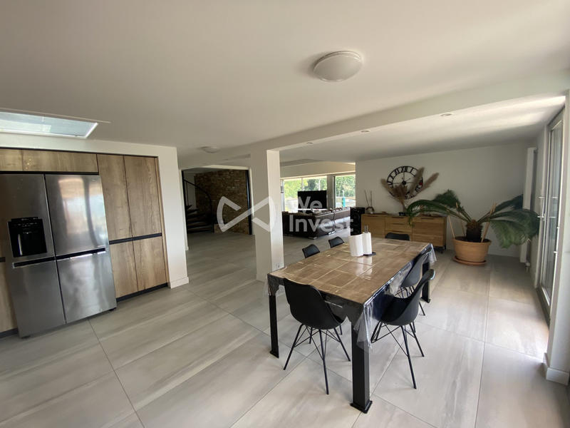 Villa - 235 m² - 10 pièces