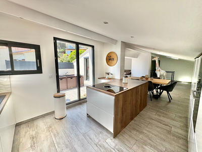 Appartement - 186 m² - 7 pièces