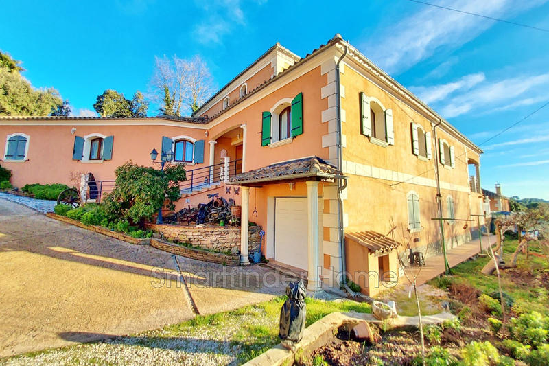 Maison - 272 m² - 8 pièces