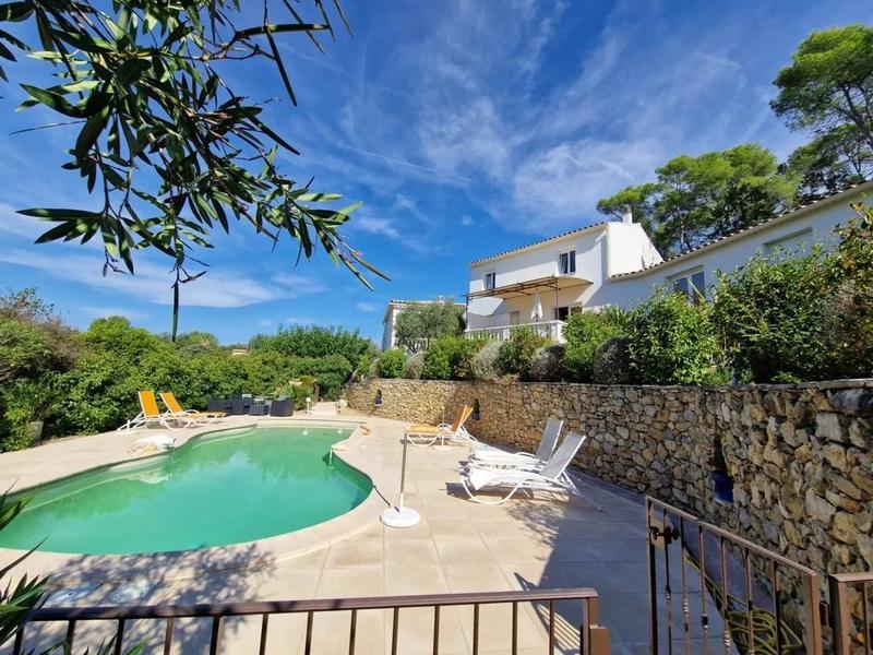 Maison chambre d'hôtes - 240 m² - 11 pièces