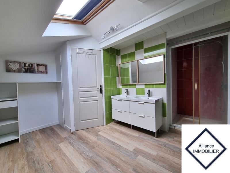 Maison - 215 m² - 8 pièces