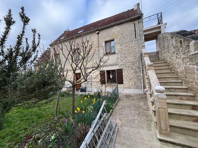 Maison en pierre - 133 m² - 7 pièces