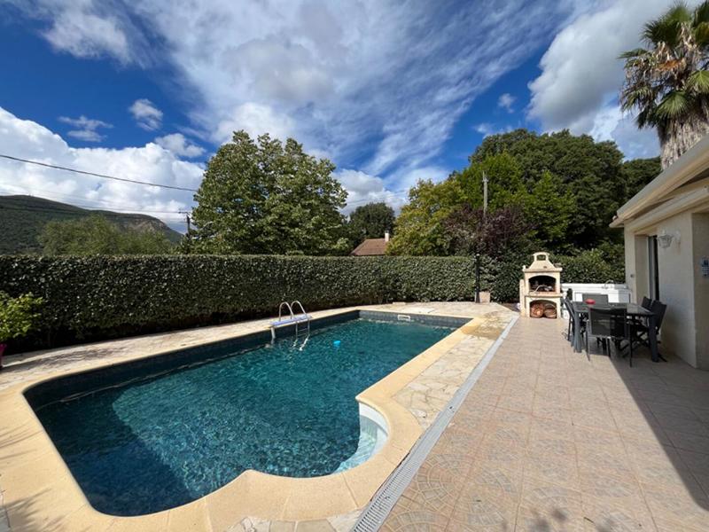 Maison - 210 m² - 8 pièces