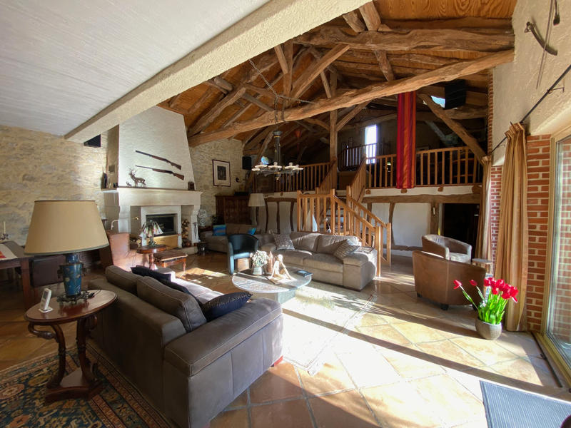 Maison - 232 m² - 7 pièces