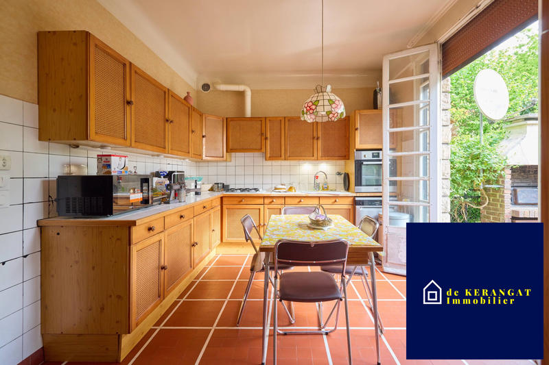 Maison traditionnelle - 230 m² - 8 pièces