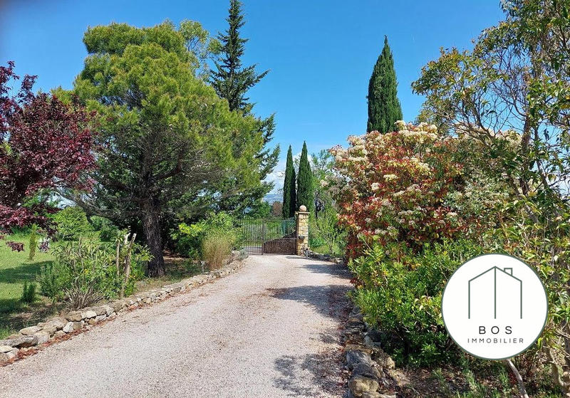 Villa - 297 m² - 6 pièces