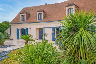 Maison traditionnelle - 210 m² - 8 pièces