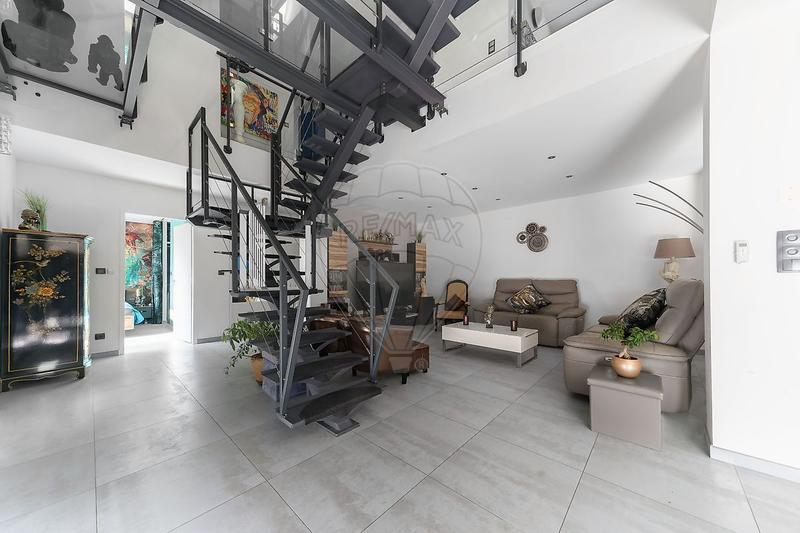 Villa - 277 m² - 10 pièces