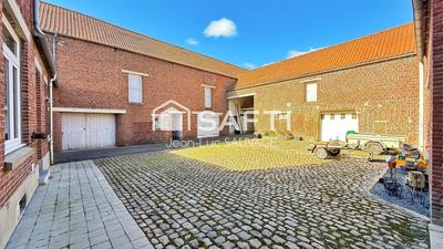 Maison - 240 m² - 12 pièces