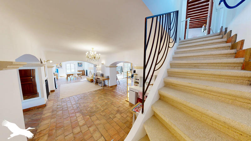 Maison - 220 m² - 5 pièces