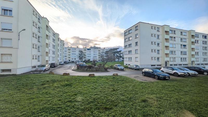 Appartement - 64 m² - 5 pièces