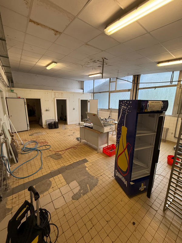 Local d'activité / Entrepôt - 426 m² - 8 pièces