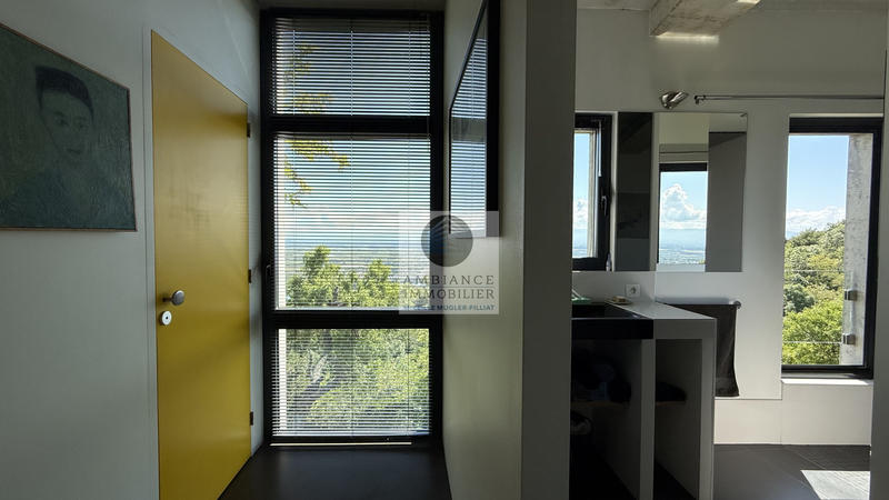 Maison - 241 m² - 8 pièces