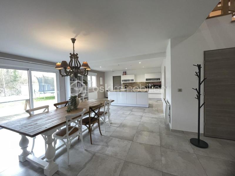 Maison - 222 m² - 7 pièces