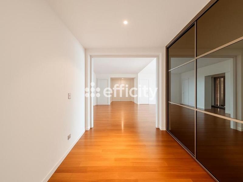 Appartement - 179 m² - 7 pièces