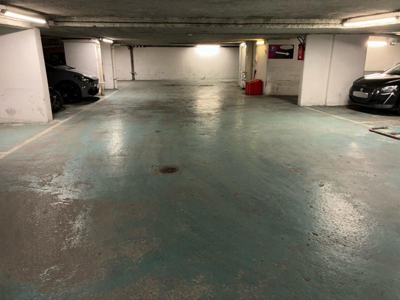 Parking / Garage - 12 m²