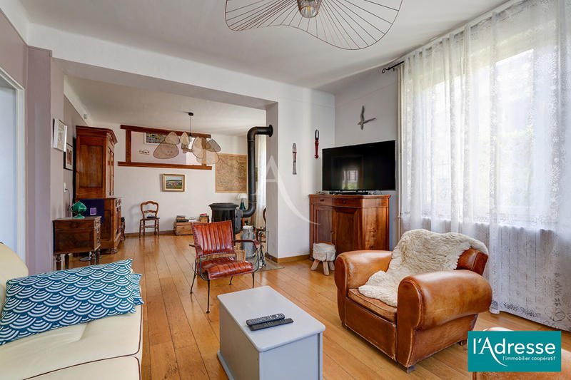 Maison - 223 m² - 7 pièces