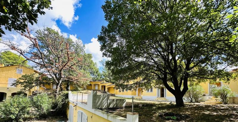 Propriété - 540 m² - 15 pièces